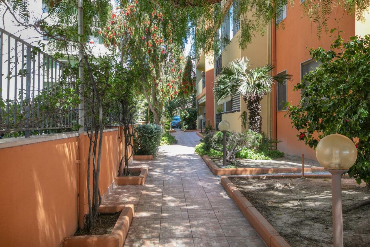 Bed and Breakfast Giardini E Mare Quartu SantʼElena Exterior foto